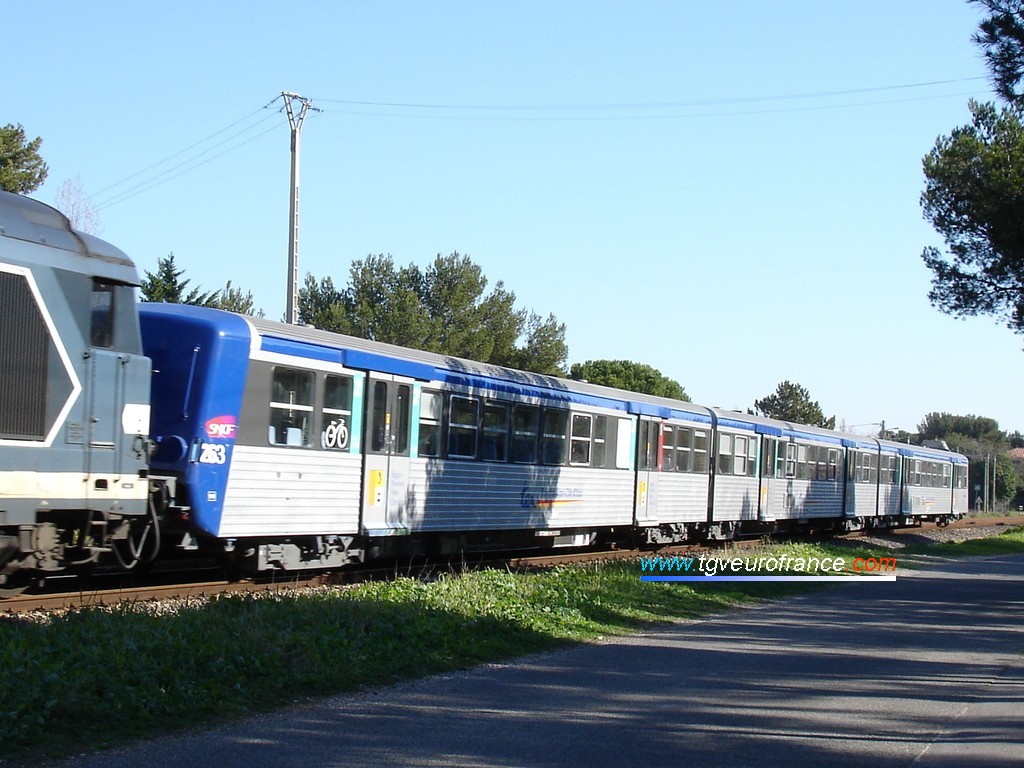 La rame RRR 263 de la Région PACA sur la ligne de la Côte Bleue à Sausset-les-Pins