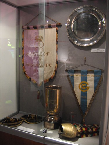 arsenal arsenalstadium highbury football soccer stadium museum trophy pennant cabinet