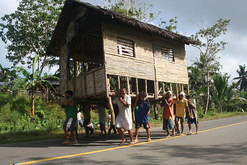 Philippines Pinoy Filipino Pilipino Buhay Life people pictures photos life rural scene, man bayanihan moving tulong road 