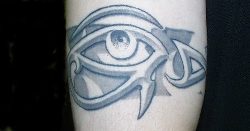 right-tat2 eye of horus tattoo
