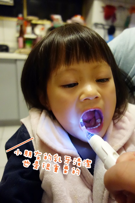 Combi teteo幼童電動牙刷牙膏 (13).JPG