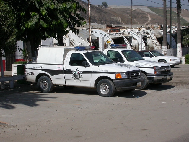 mexico baja bajacalifornia police lagloria ford f150 chevy chevrolet silverado pickup truck