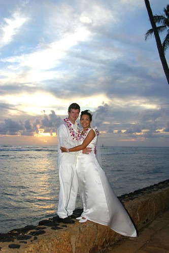 Hawaiian Weddings and Receptions from Luaus on Maui