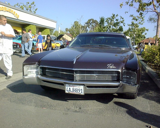 lakeforest fuddruckers car automobile carshow classic classiccar buick riviera buickriviera