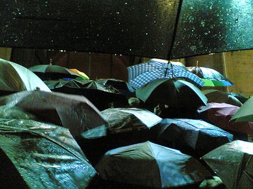 ombrelli per una mostra su Amedeo Modigliani