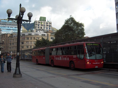 Autobús metropolitano exprés de Bogotá, conocido como TransMilenio