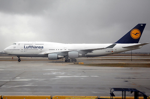 Lufthansa 747 D-ABVU by caribb.