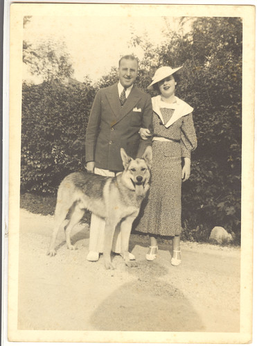 Family portrait by Antique Dog Photos.