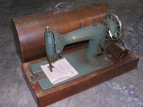 Husqvarna hand wind sewing machine