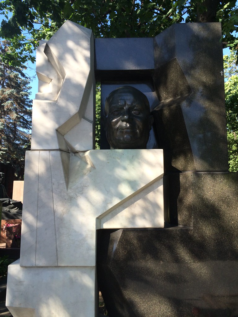 : Khrushchev's grave