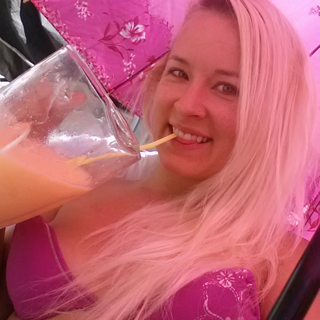 What an amazing day out here absolutely beautiful!  Vodka peach smoothie!!!??! Yes I think so!!  Happy Fathers Day & Summer Solstice & S U N D A Y F U N.d A Y !! #vodka #smoothie #solstice #sundayfunday #fathersday #electrosexual #MissDVS #dielectric