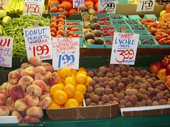 Doughnut peaches, and other produce, Pike Plac...