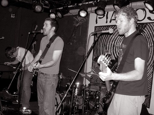 01-09-06 Tapes N Tapes @ Pianos (5)