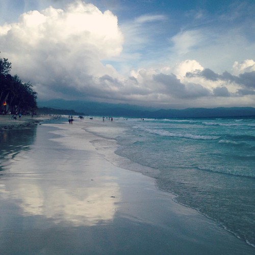 At the White Beach!! #Travel #Summer #Vacation #Boracay #Island #Philippines #Ocean #White #Beach #Sky #Cloud #Reflection ©  Jude Lee