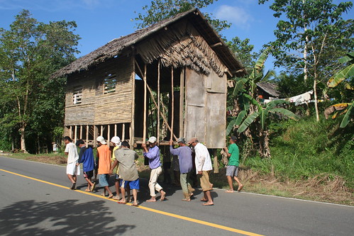 Philippines Pinoy Filipino Pilipino Buhay Life people pictures photos life rural scene, man bayanihan moving tulong