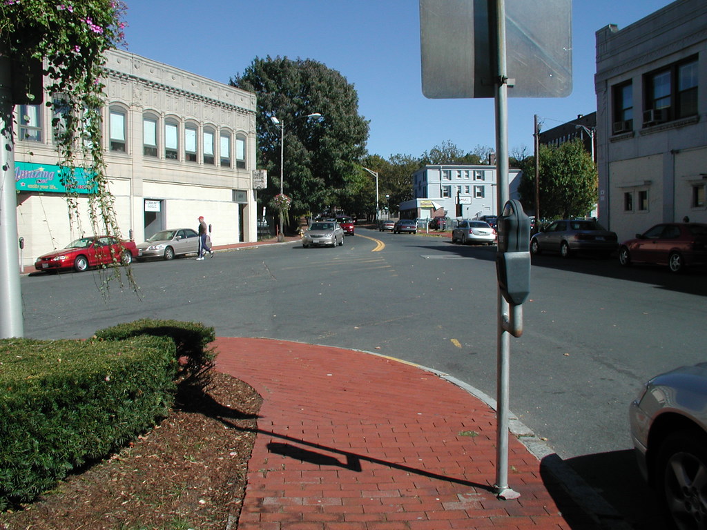 View of Pearl Street from Apremont Triangle