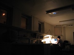 暗夜中的研究室