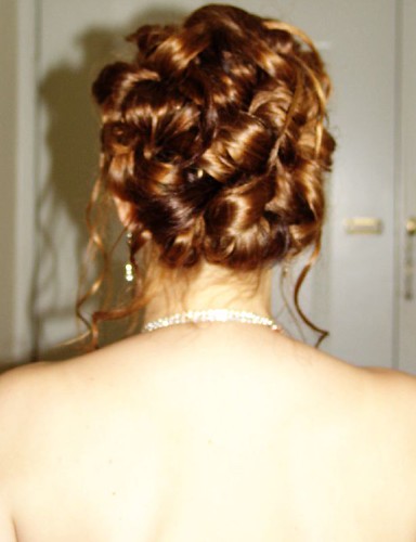 Choose that hairstyle for the prom which is elegant as well as formal.