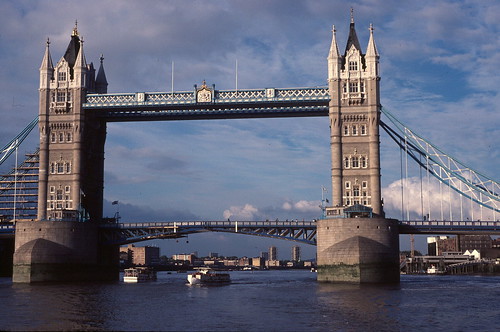 1984-09 Thames tower bridge