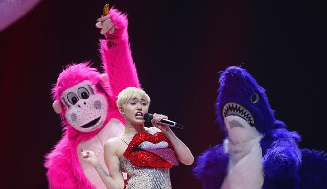 ken-ham-thinks-miley-cyrus-should-have-sex-with-animals-665x385