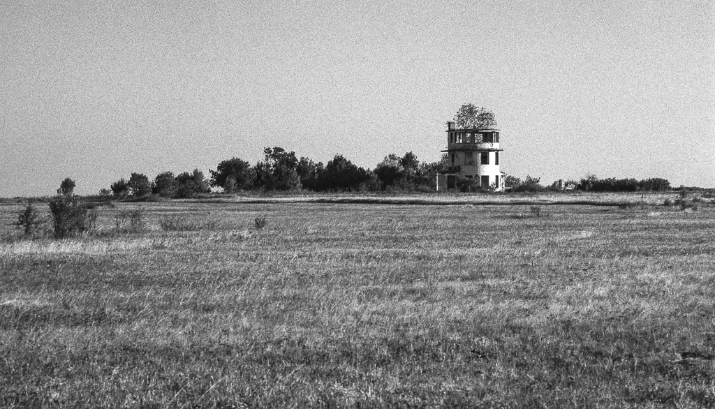 :    ,    /  Abandoned military airbase Bagerovo, control tower