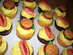 hotdog:hamburger cupcakes by debbiedoescakes