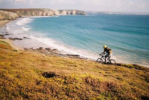 A mountain biker takes to the cliffs around Pointe de Pen-hir on the Crozon peninsula, south-west of Camaret-sur-Mer in Brittany. Photo: éric 
