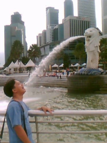 Drinking from the Singapore Merlion 7