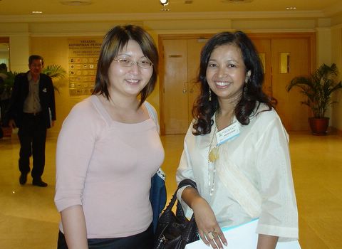 Perdana Global Peace Forum 2006  - Datuk Paduka Marina Mahathir with Suanie