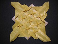 Square tessellation with pursed twists