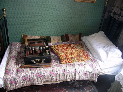 P8110086-A bedroom in The Sherlock Holmes Museum