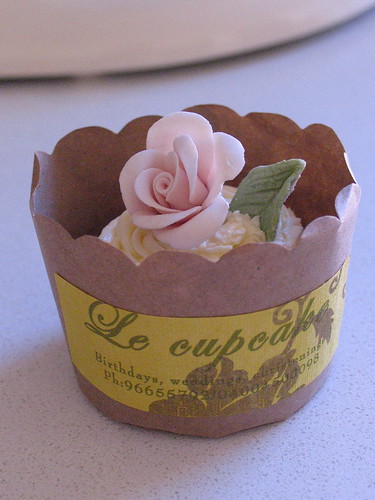 Flower cupcake / shabby chic cupcake