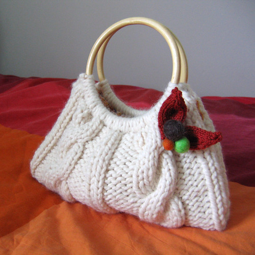 The magic hare · Cable knit purse 