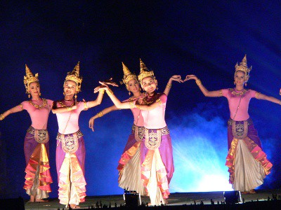 Loy Krathong Dancers