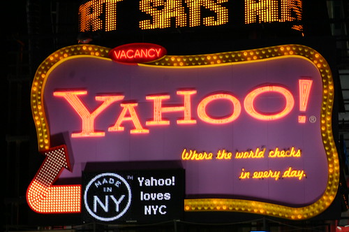 letrero de Yahoo en Time Square