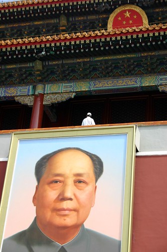 man above Chairman Mao