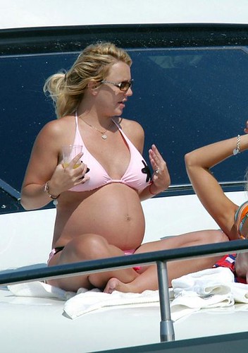Britney Spears, Maternity clothing and style