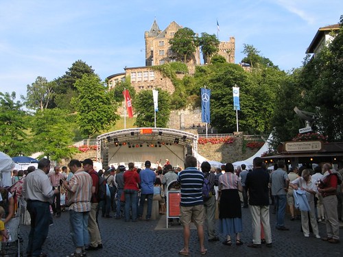 Bürgermeister-Neff-Platz und Burg Klopp