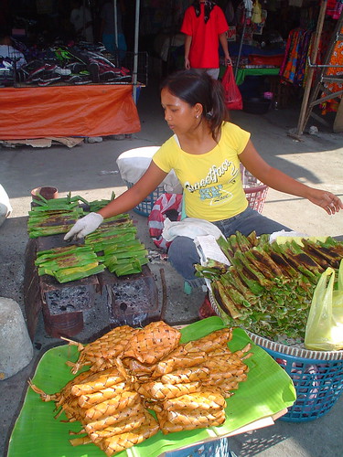 tupig snack delicacy made of rice young girl vendor street sidewalk vendor wrapped in banana leaves patupat grilling manaog pangasinan Pinoy Filipino Pilipino Buhay  people pictures photos life Philippinen  菲律宾  菲律賓  필리핀(공화국) Philippines    