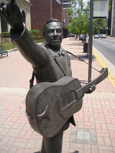 Jessie Pitts' bronze of Leadbelly, Shreveport by trudeau