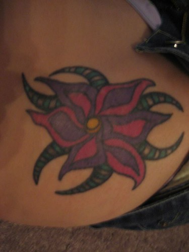flower tattoos on hip