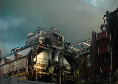 Demolition of ConEd's Waterside Steam Plant, New York, NY by Grufnik, on Flickr