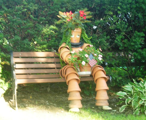 Plant-pot statue on Springfield Ave in The Villa