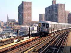 Tren J, circulando por Brooklyn. Foto de Chris&AmyCate