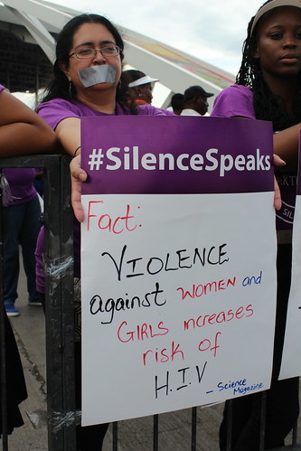 Protesta silenciosa de AHF Jamaica el 25 de noviembre de 2015