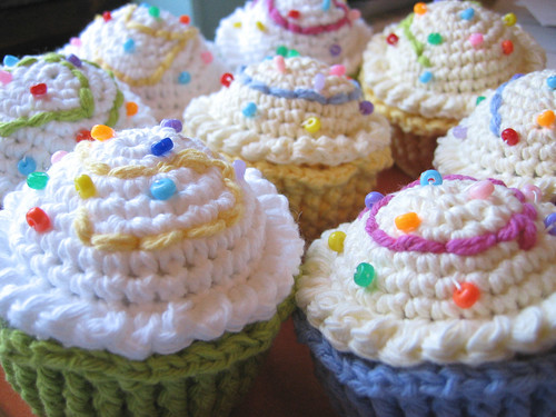 Crochet cupcakes with sprinkles