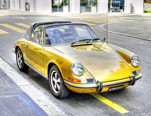 golden Porsche Targa