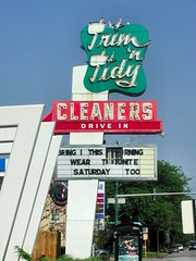 Trim n' Tidy Cleaners Sign