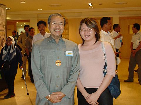 Perdana Global Peace Forum 2006 - Tun Dr Mahathir Mohd with Suanie