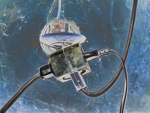 Broken plug socket on spaceflight ©  Raymond Zoller
